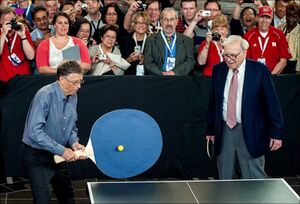 Bill Gates riesiger Ping-Pong-Schläger: Leere Vorlage